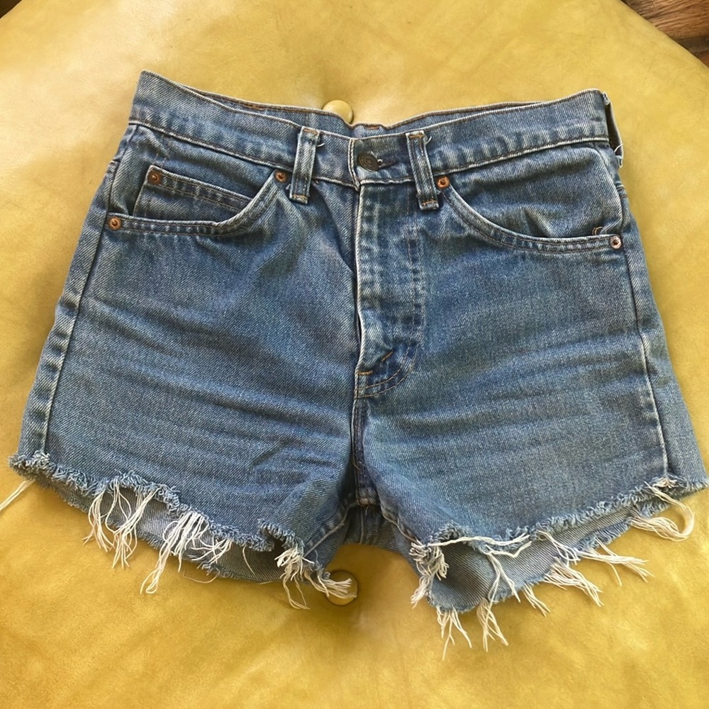 Orange tab Levi’s denim shorts
